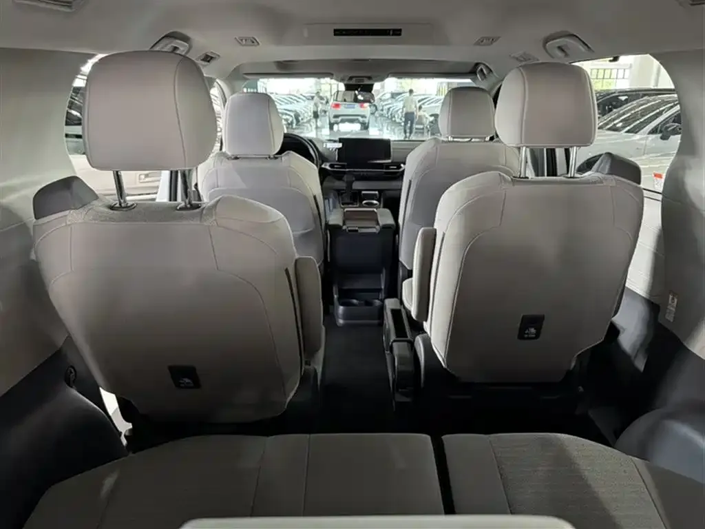 Toyota Sienna — фото 10