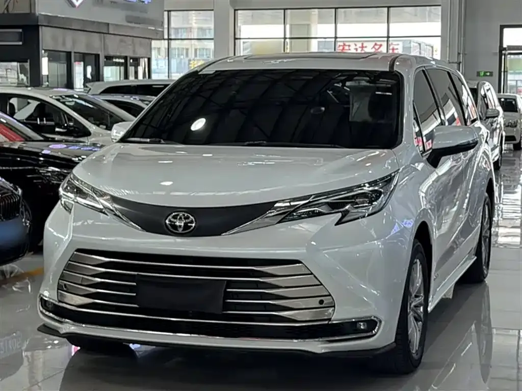 Toyota Sienna — фото 2