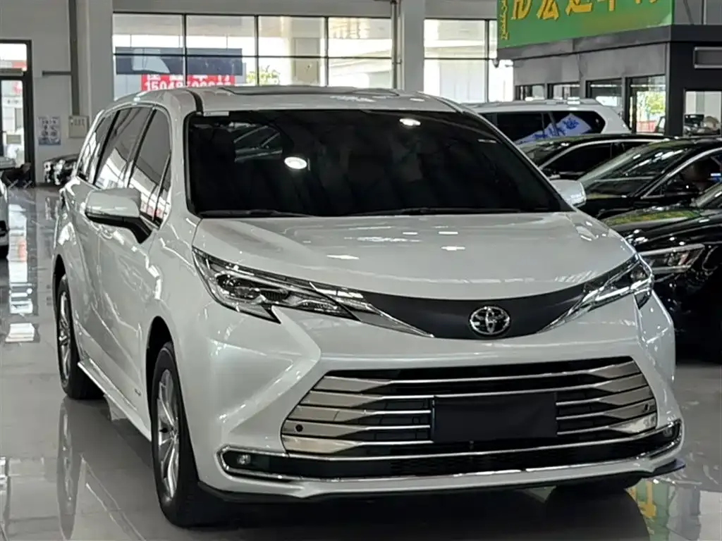 Toyota Sienna — фото 4