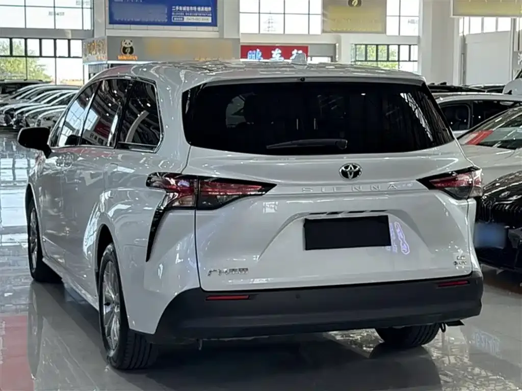 Toyota Sienna — фото 5