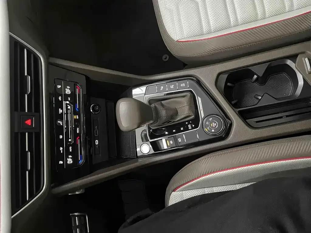 Volkswagen Tiguan L 2021 из CN, фото 10