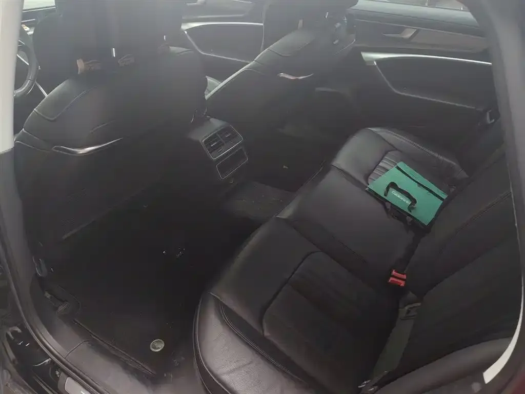 Audi A6L 2021 из CN, фото 3