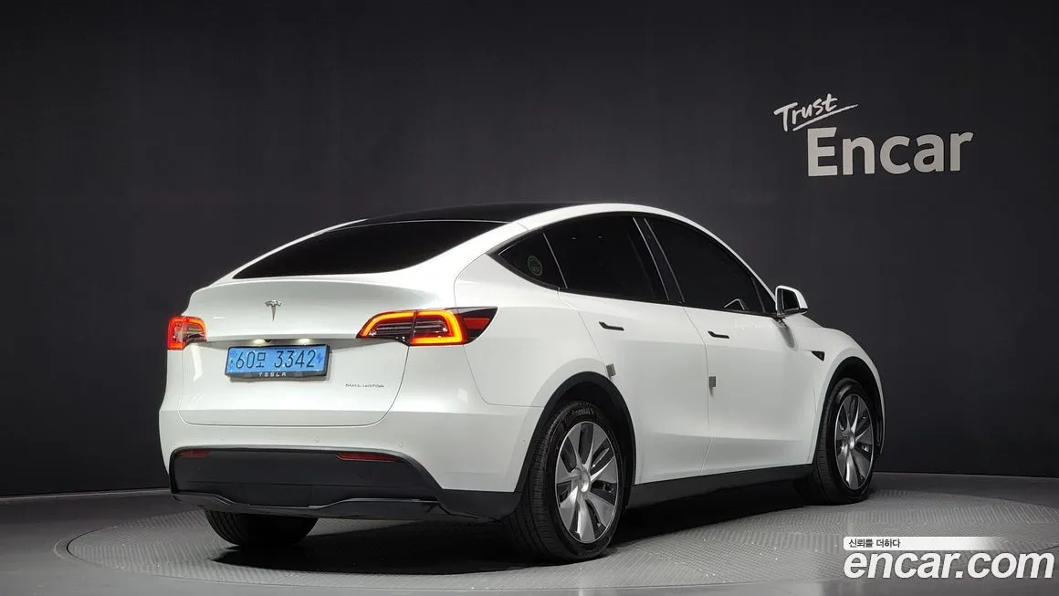 Tesla Model Y — фото 2