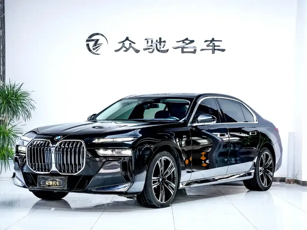 BMW 7 Series — фото 1