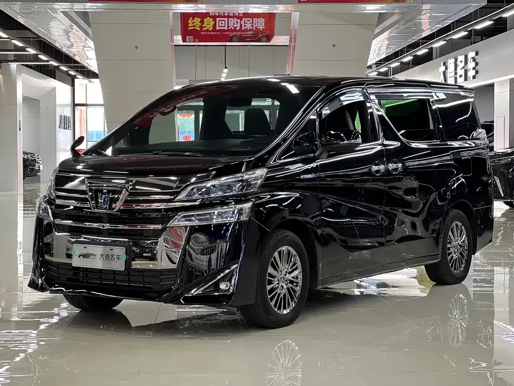 Toyota Vellfire — фото 1