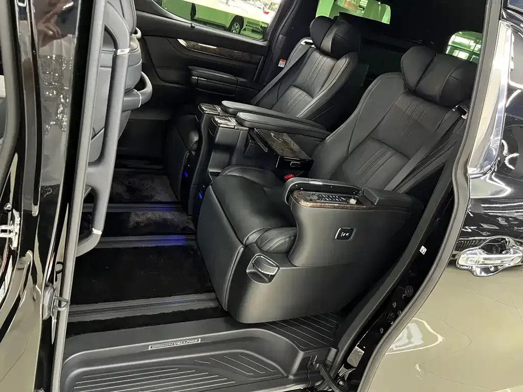 Toyota Vellfire — фото 10