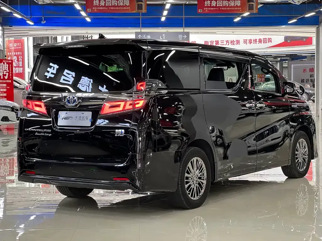 Toyota Vellfire — фото 4