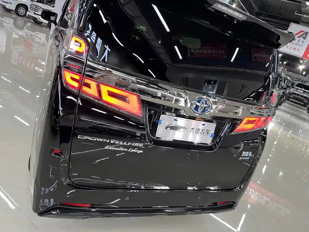 Toyota Vellfire — фото 6