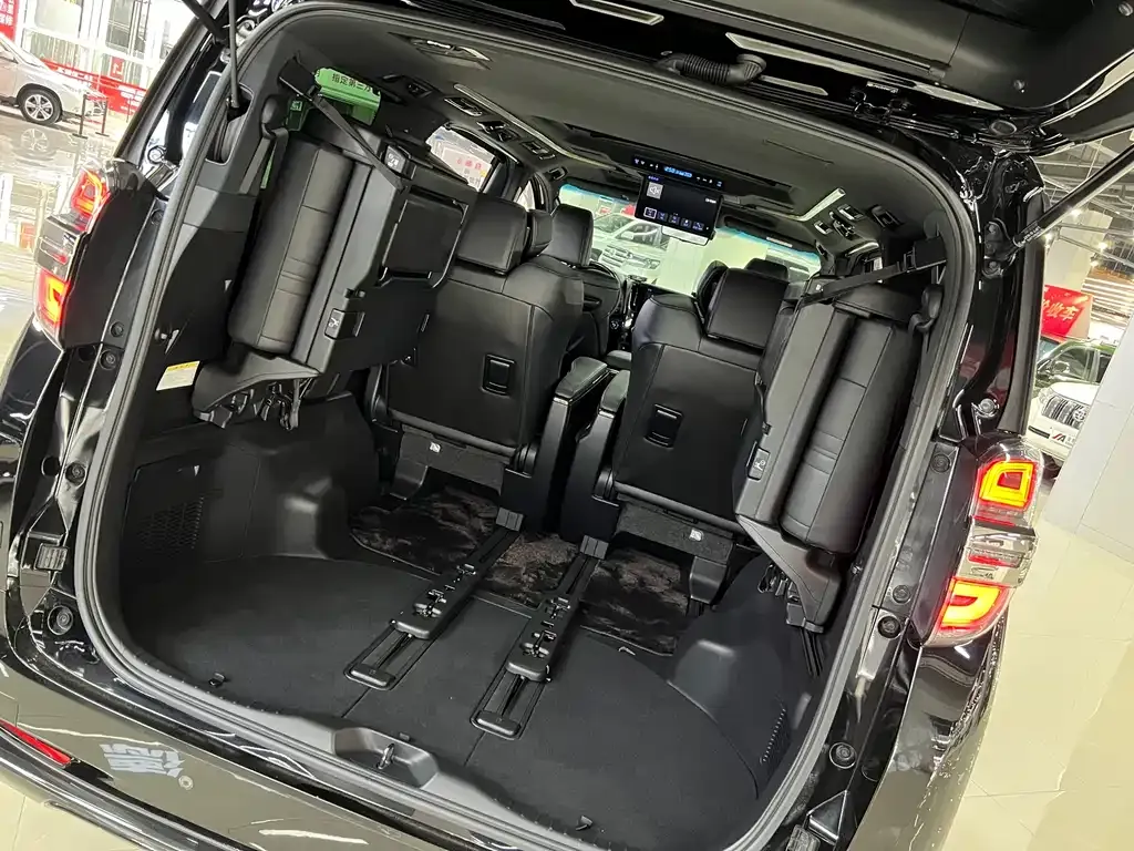 Toyota Vellfire — фото 7