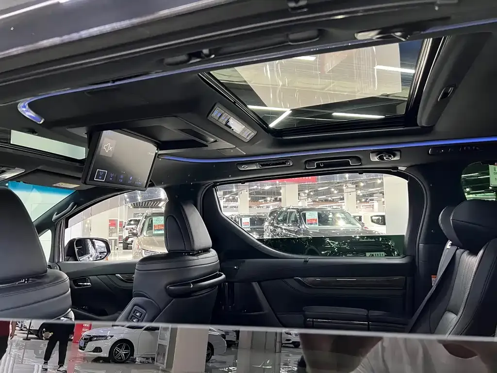 Toyota Vellfire — фото 9