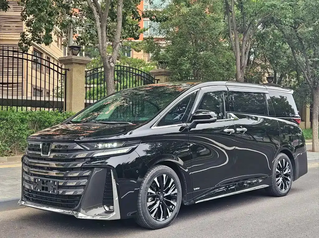 Toyota Vellfire — фото 1