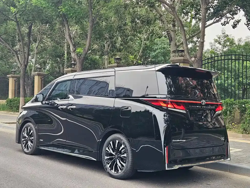 Toyota Vellfire — фото 3