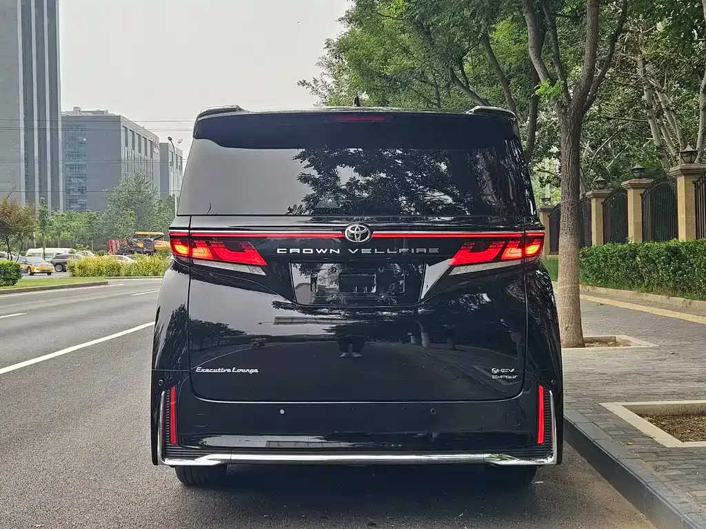 Toyota Vellfire — фото 5