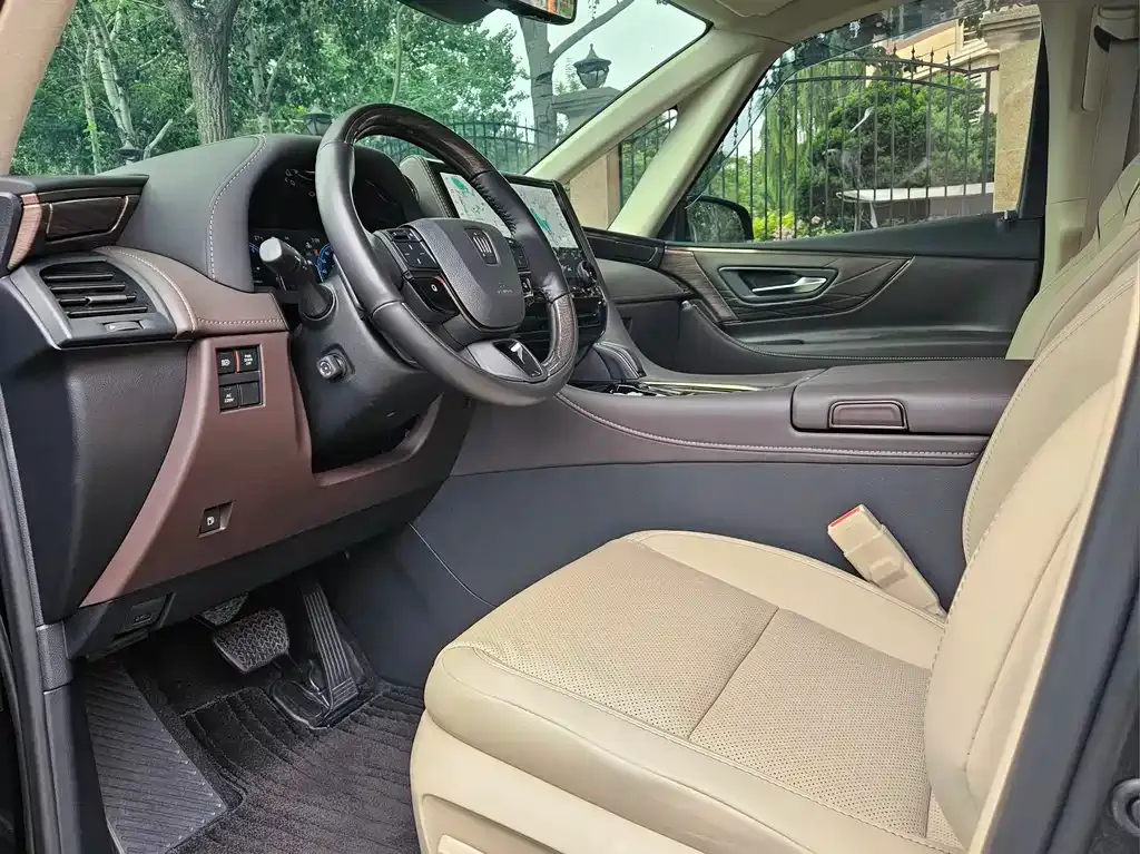 Toyota Vellfire — фото 6