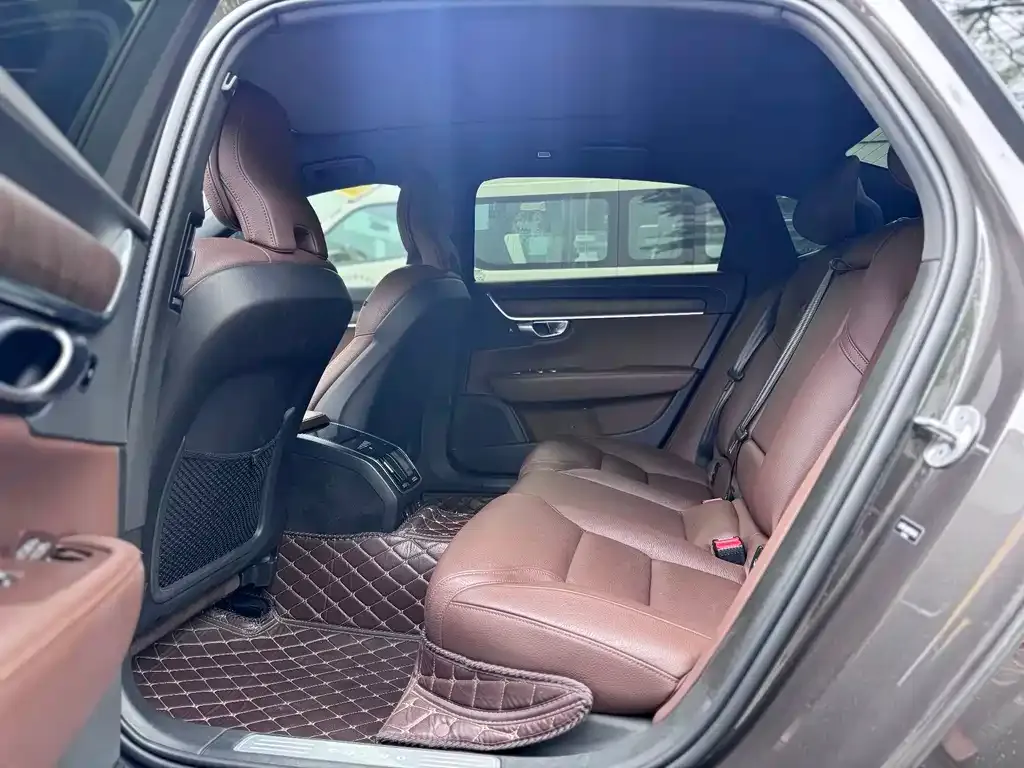 Volvo S90 2023 из CN, фото 5