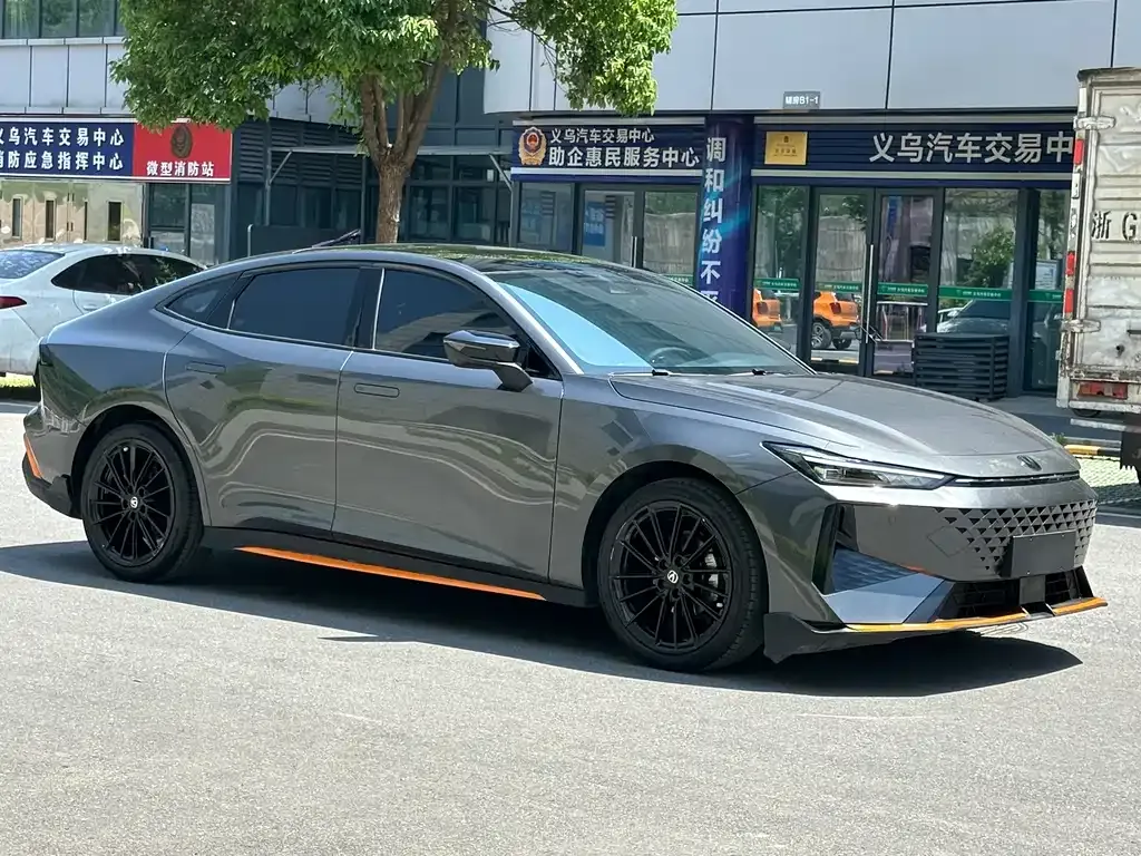 Changan UNI-V 2025 из CN, фото 3