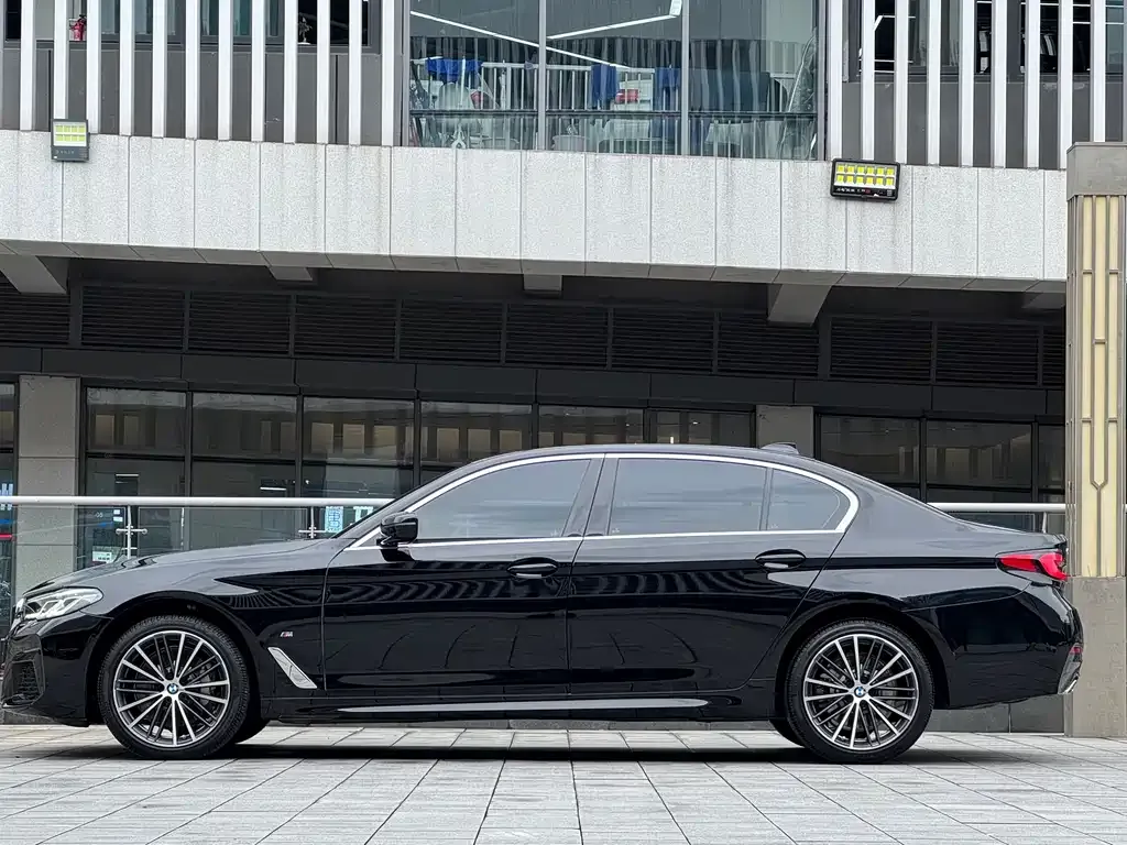 BMW 5 Series — фото 4