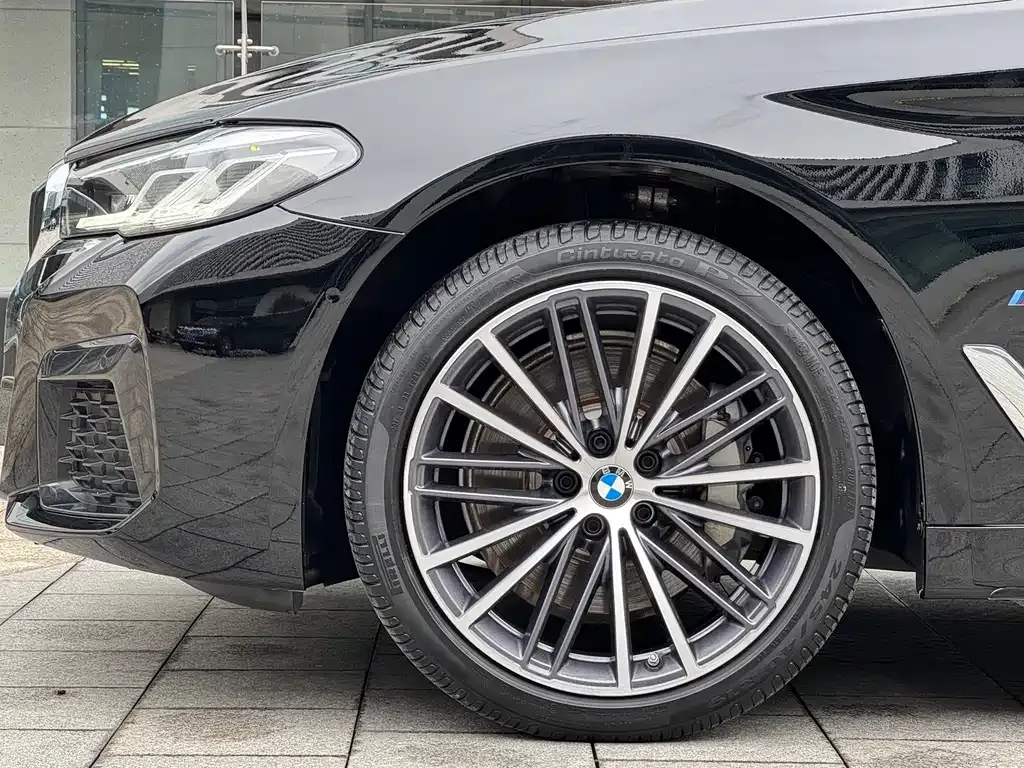 BMW 5 Series — фото 5