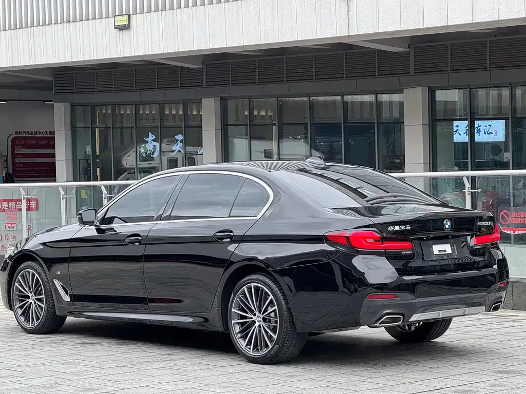 BMW 5 Series — фото 6