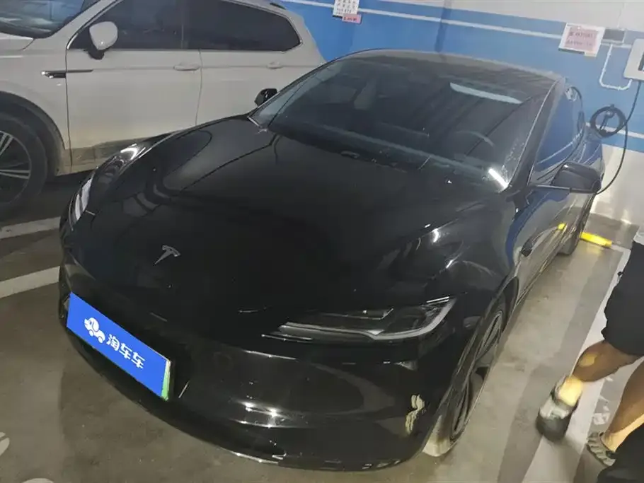 Tesla Model 3 — фото 1