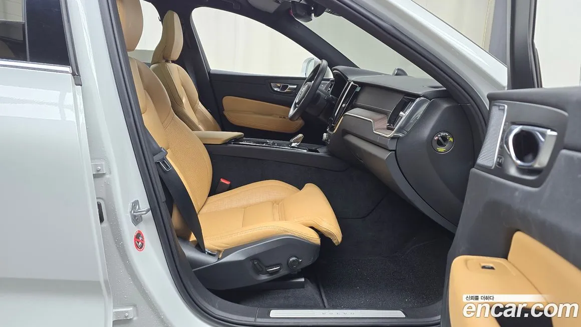 Volvo XC60 — фото 10