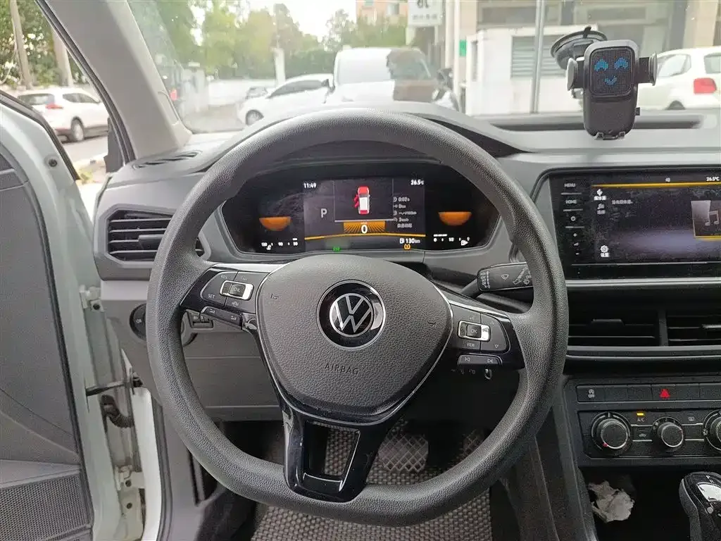 Volkswagen T-Cross — фото 3