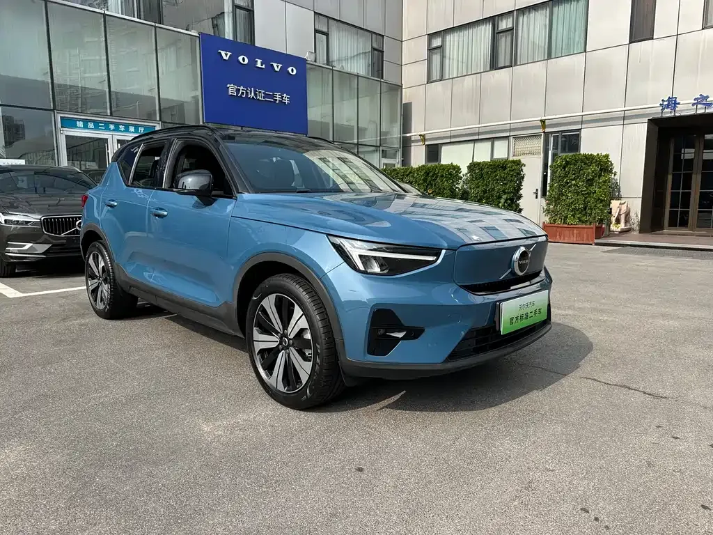 Volvo XC40 NEV — фото 3