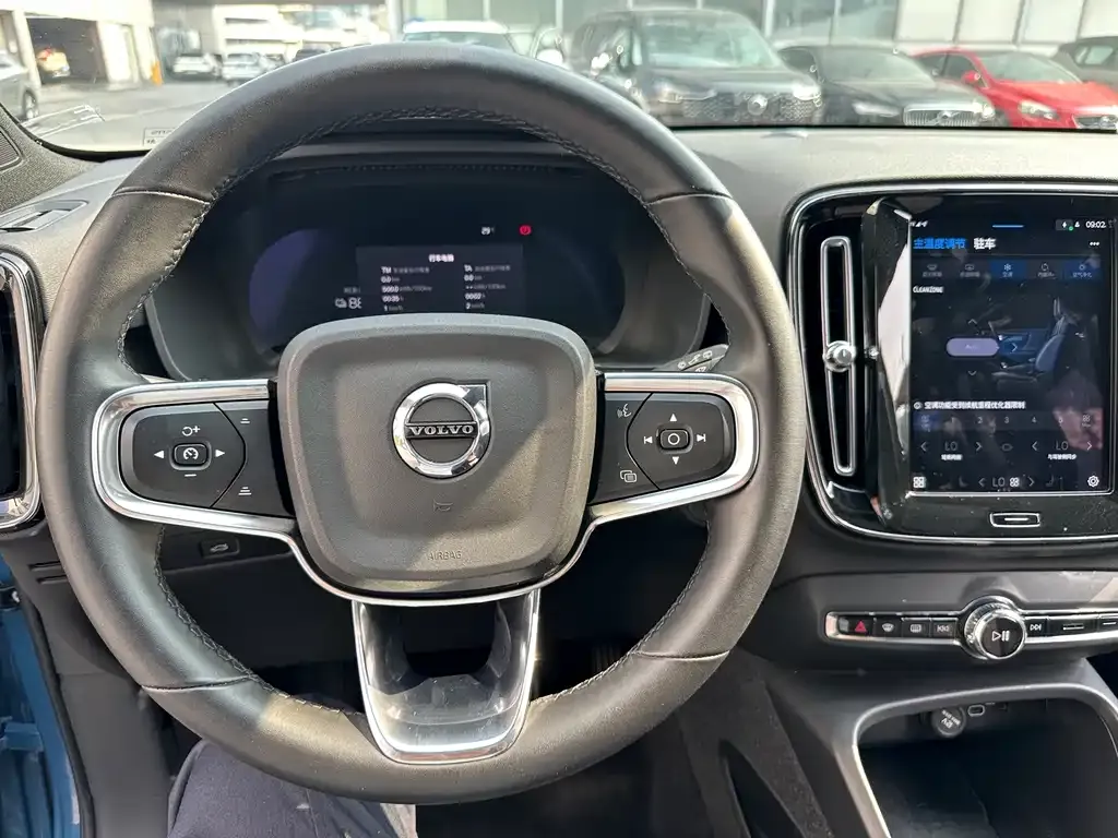Volvo XC40 NEV — фото 6