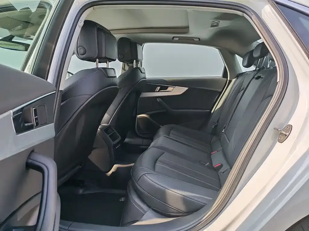 Audi A4L 2025 из CN, фото 8