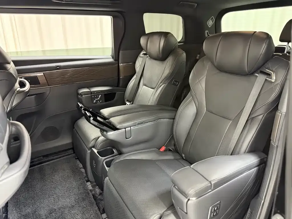 Toyota Vellfire — фото 10