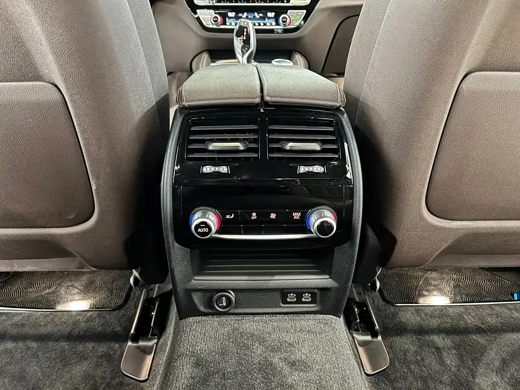 BMW 5 Series 2022 из CN, фото 7