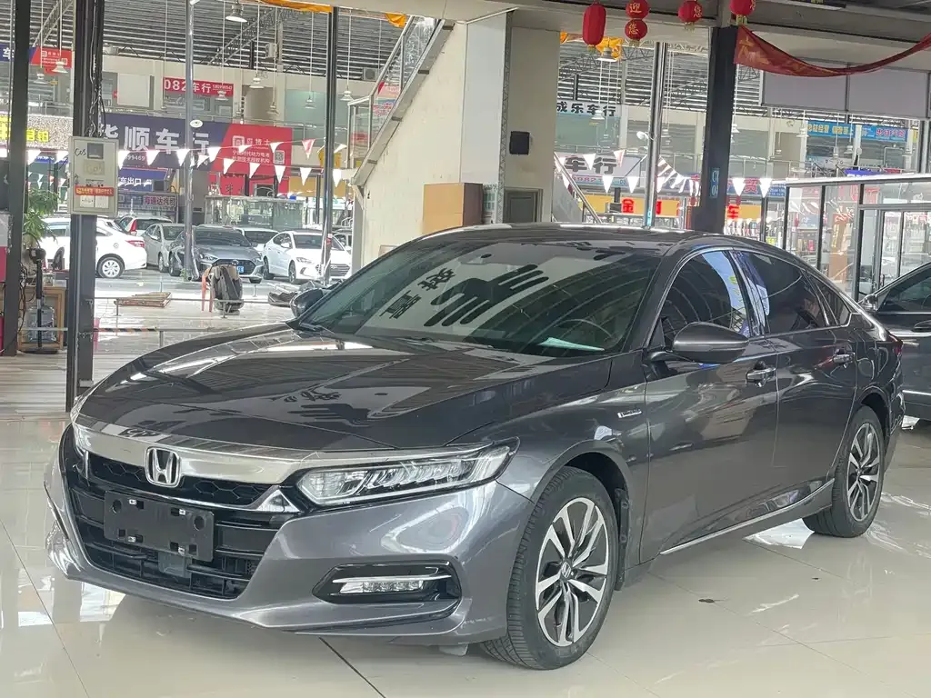 Honda Accord — фото 1
