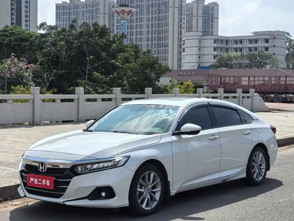 Honda Accord — фото 1