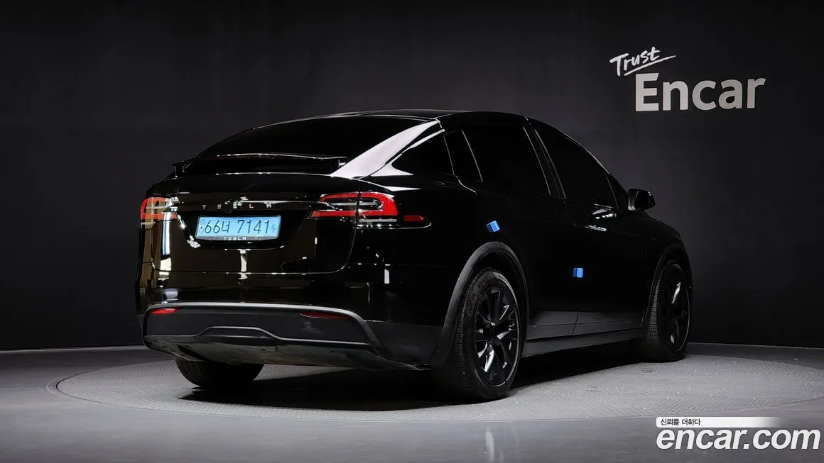 Tesla Model X 2023 из KR, фото 2