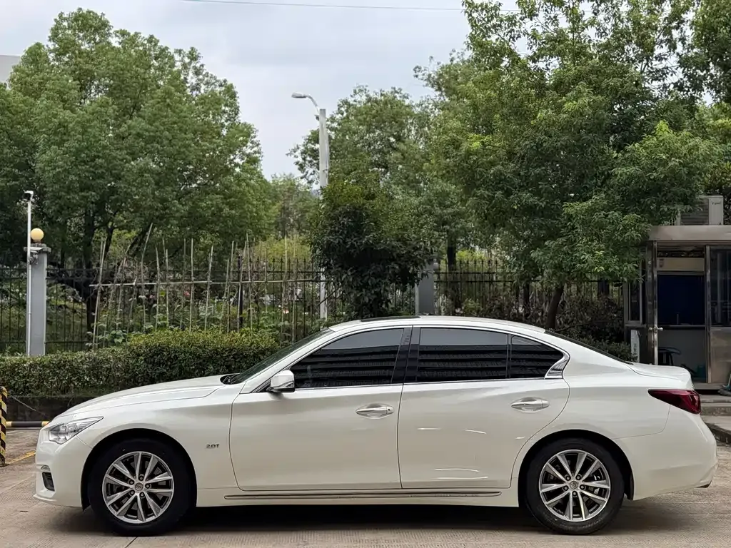 Infiniti Q50L 2023 из CN, фото 4