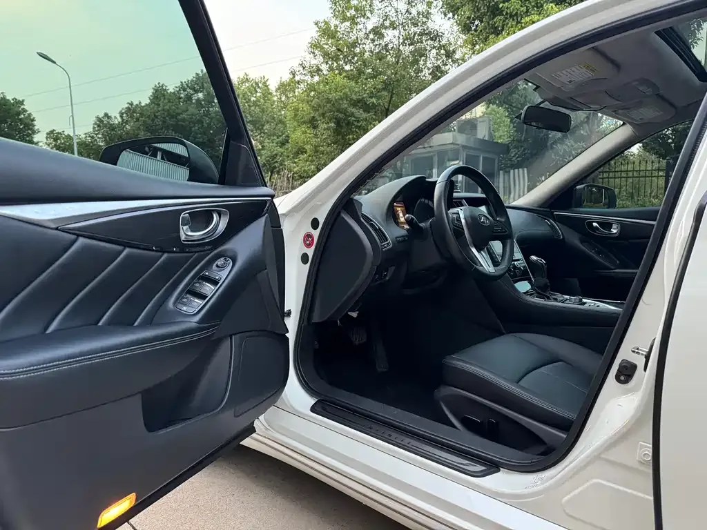 Infiniti Q50L 2023 из CN, фото 8