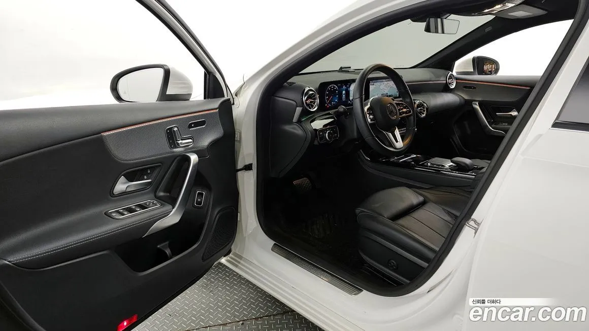 Mercedes-Benz A-Class — фото 10