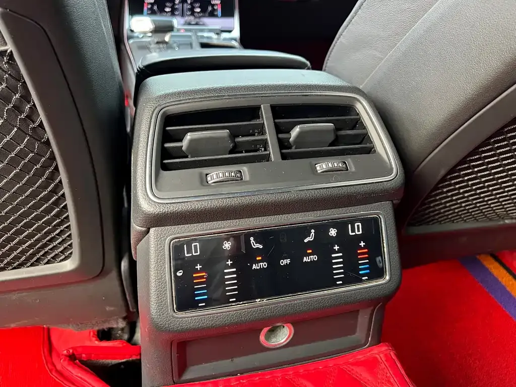 Audi A6L 2021 из CN, фото 9