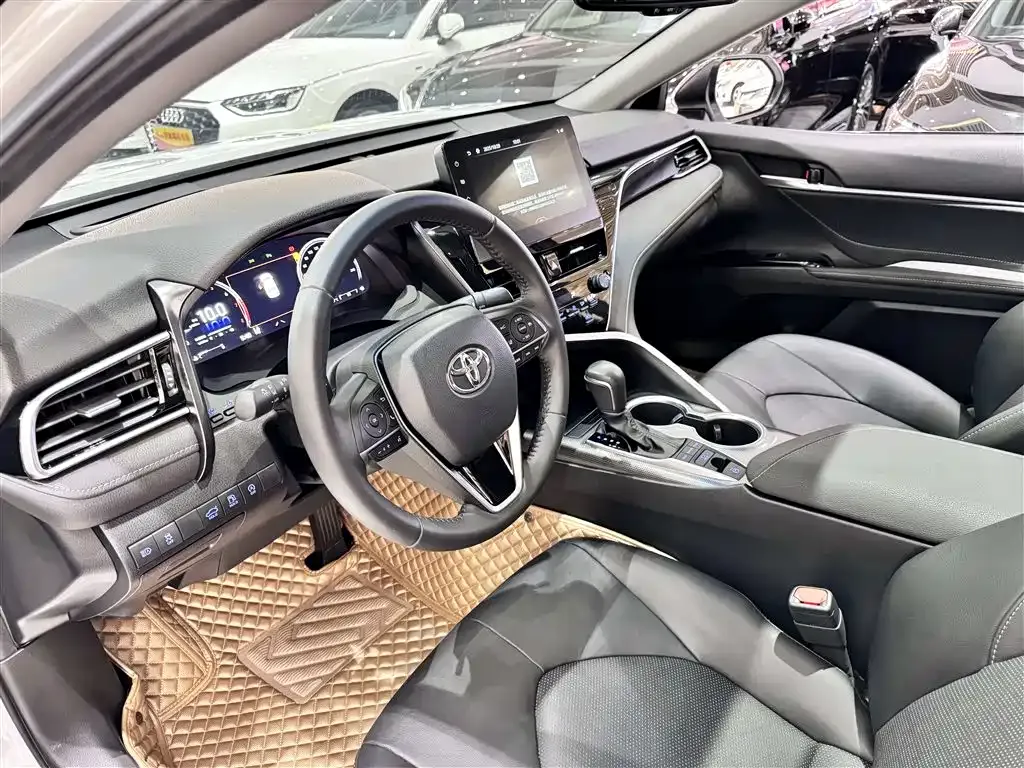 Toyota Camry — фото 5