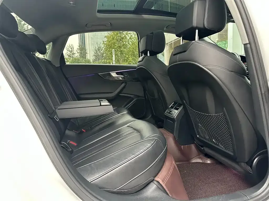 Audi A4L 2022 из CN, фото 10