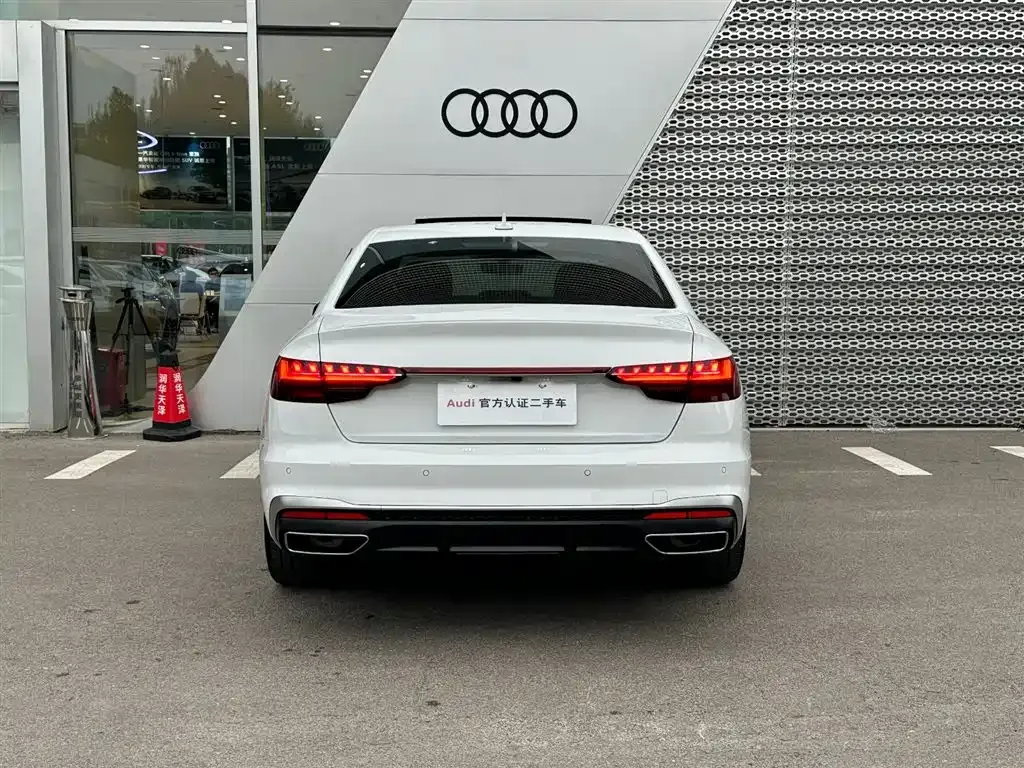 Audi A4L 2022 из CN, фото 4