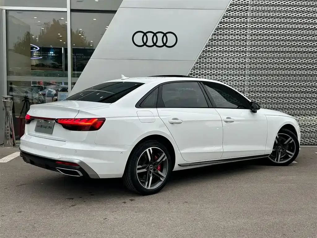 Audi A4L 2022 из CN, фото 5