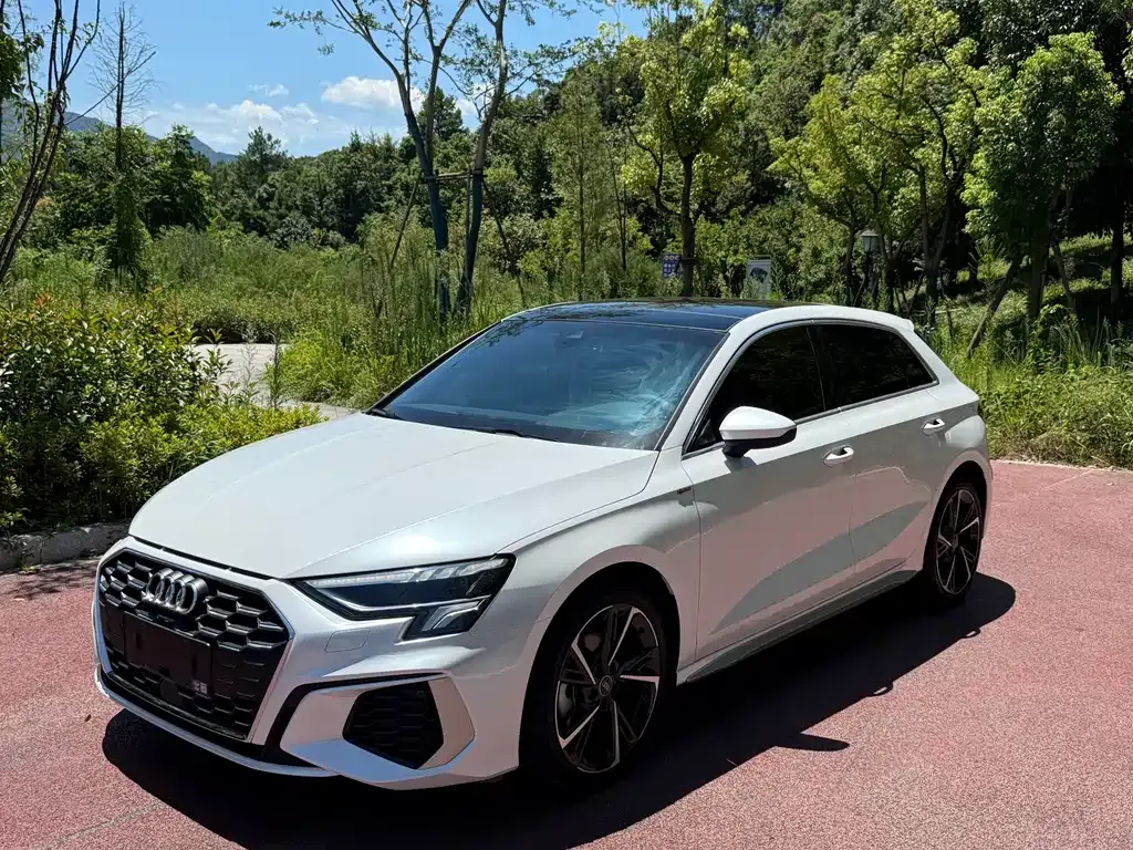 Audi A3 2023 из CN, фото 1