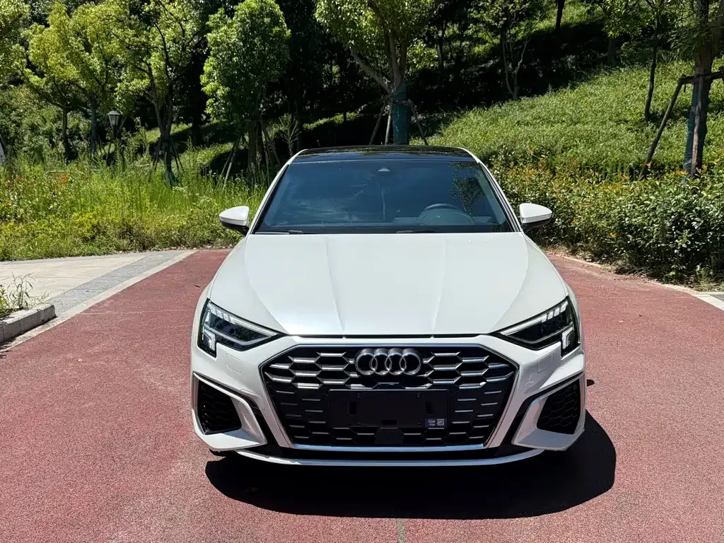 Audi A3 2023 из CN, фото 2