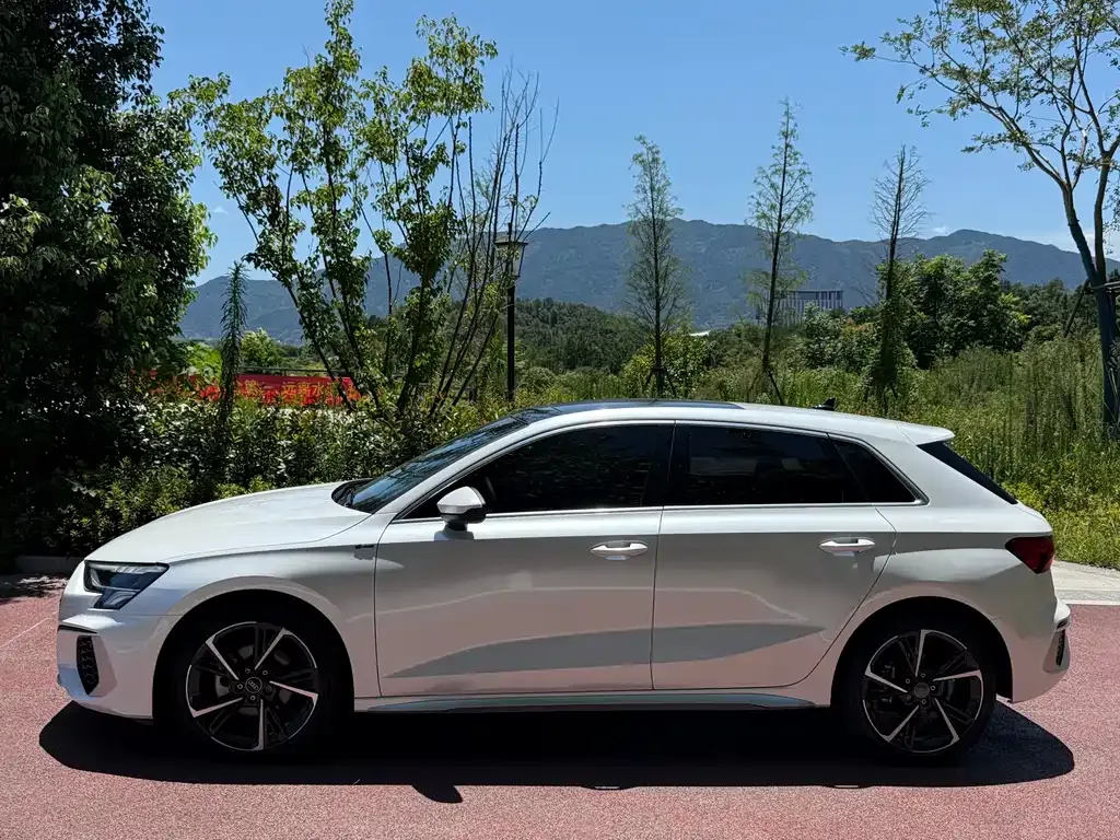 Audi A3 2023 из CN, фото 3