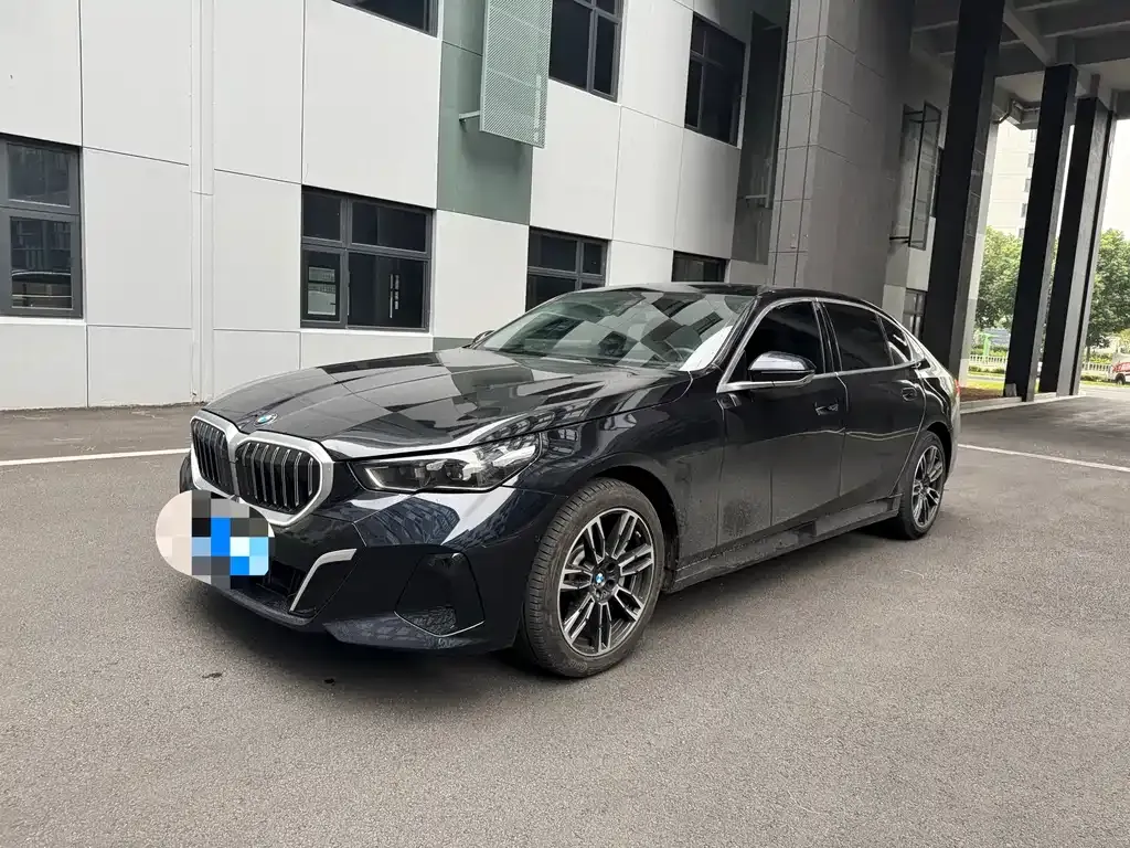 BMW 5 Series 2024 из CN, фото 1