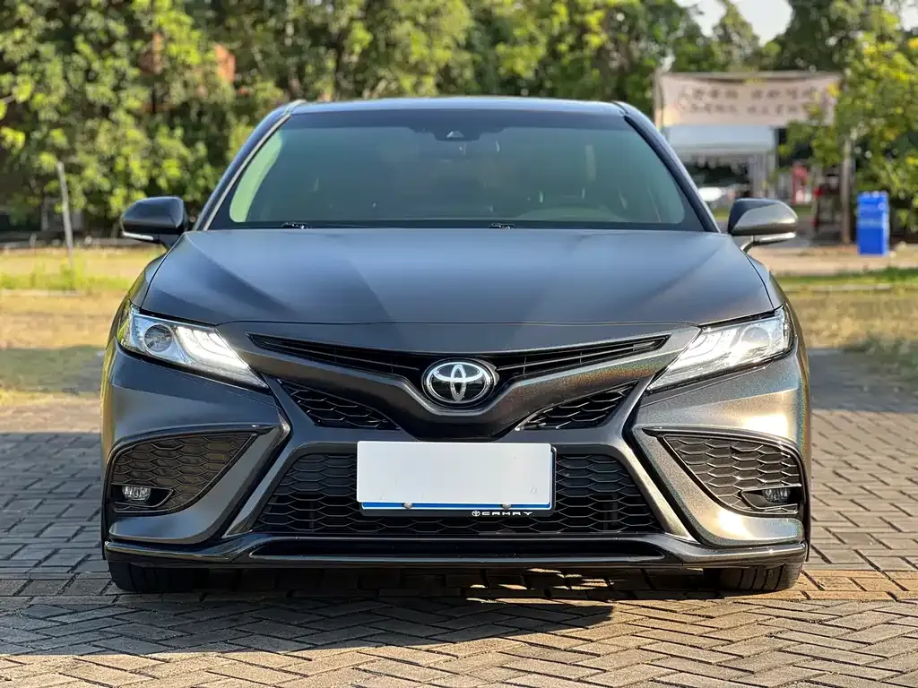 Toyota Camry 2023 из CN, фото 2