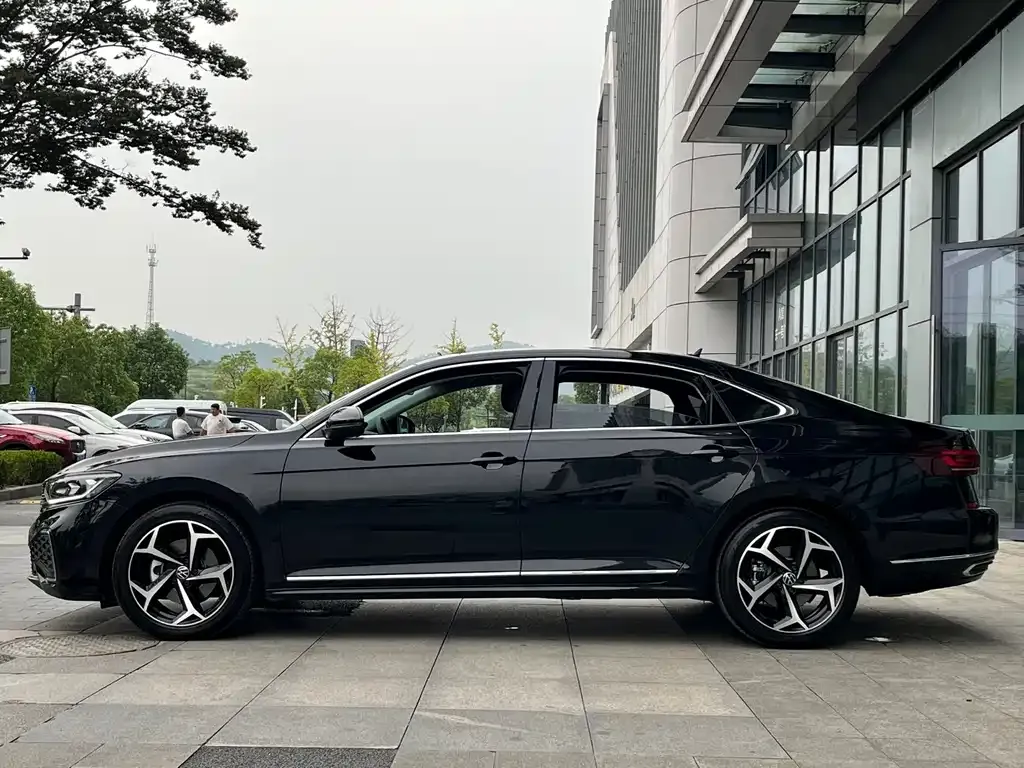 Volkswagen Passat 2024 из CN, фото 3