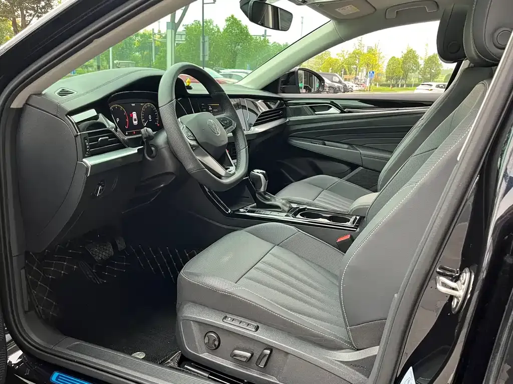 Volkswagen Passat 2024 из CN, фото 4