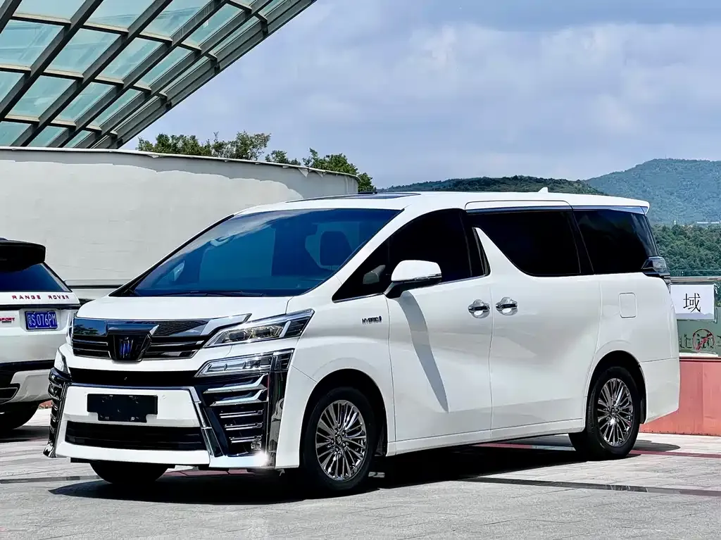 Toyota Vellfire 2023 из CN, фото 1